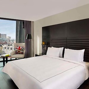Art Zimmer mit Kingsize-Bett